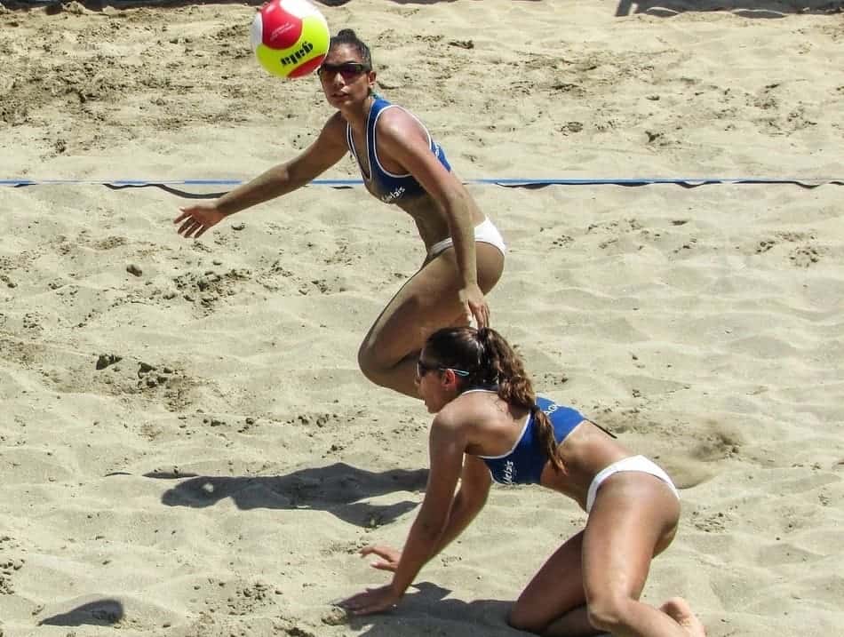 Should I Switch From Indoor To Beach Volleyball Better At Volleyball